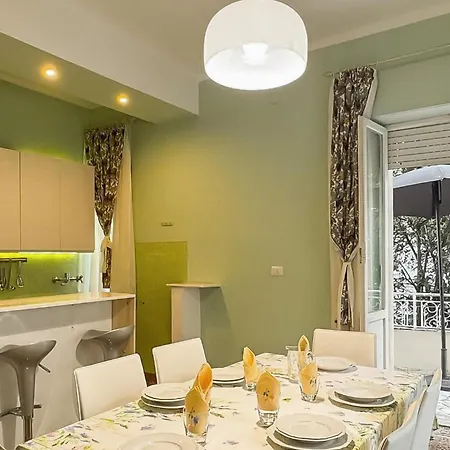 Stunning In With Kitchen Сasa de vacaciones
